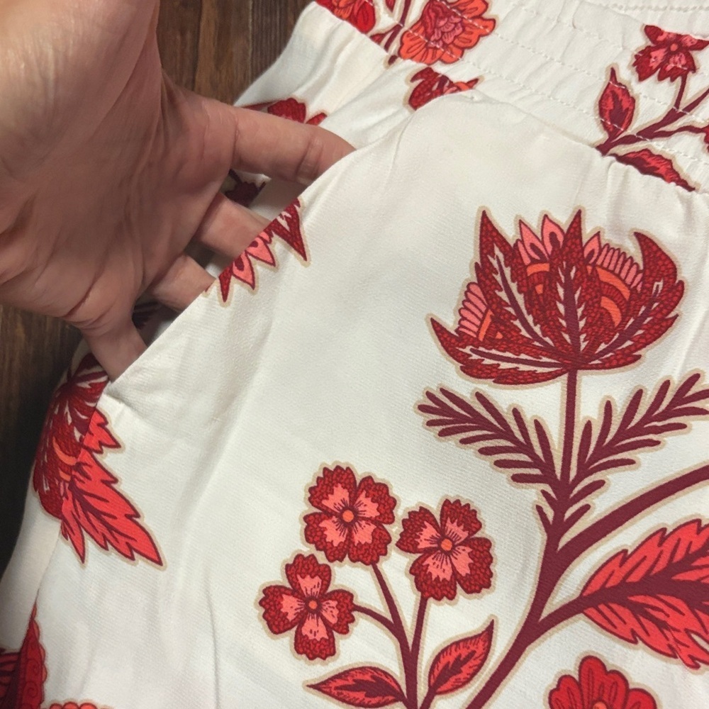 Loft Floral Red and White Wide-Leg Cropped Pants - Picture 4 of 6